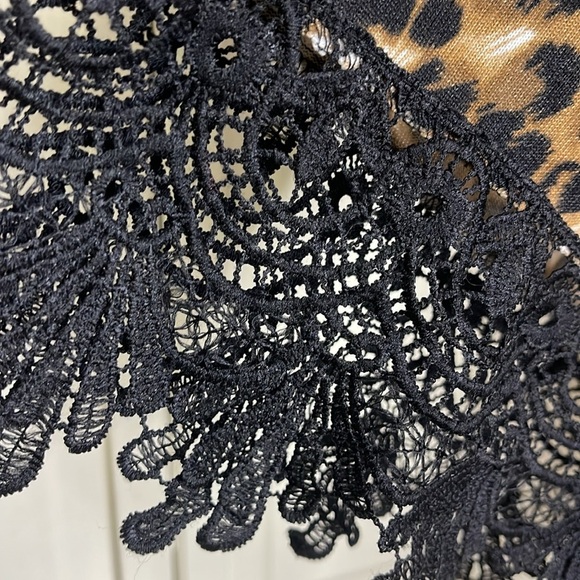 Ali Miles Women's Animal Print Lace Hem 3/4
Sleeve Round Neck Blouse Sz 2X - Picture 5 of 11